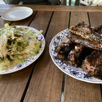 再度山荘 - スペアリブとセットのサラダ
