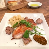 イレール人形町 - 自家燻製にした大山鶏モモ肉のソテー
                    ～シュークルート～（1,540円）