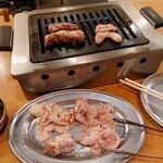 Yakiniku Horumon Seigo - 写真を撮る前に焼き始めてしまった