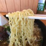 Izakaya Otafuku - 馬骨ラーメン 麺リフト