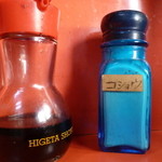 中華そば とん兵衛 - とん兵衛　胡椒入れが理科の実験容器みたい