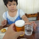 倉井ストアー - 4歳の娘とカンパーイ☆掲載承諾済♪