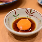 神戸焼肉 金虎 - 卵ダレ@税込+180円：ユッケ同様に「那須御養卵」