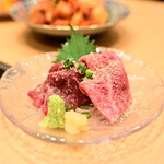 神戸焼肉 金虎 - 神戸牛 刺身 ソトヒラ(赤身)＆クラシタ(霜降り)