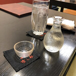 横浜のすし勘 - お酒は、〆張鶴に。