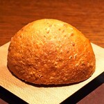 アカ - 自家製のライ麦パン