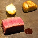 アカ - 島根県産の黒毛和牛の雌のヒレ肉の薪焼きのステーキ