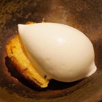 アカ - 安納芋の揚げ焼き(薪焼き) と山羊の塩ミルクのアイスクリーム