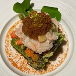 ラ・ヴァガボンド - 兵庫県産セイコ蟹～下段の層から古代米、ブロッコリーのピューレ、辛味野菜、セイコ蟹の蟹身・内子・蟹味噌・外子、粒状のオリーブオイル、ナスタチウム