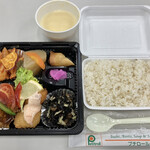 プチロール - 特製ミートボールとイカフライ弁当540円