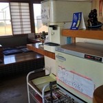 青竹手打ラーメン 日向屋 - おすぼりと、お冷は、セルフです(*^◯^*)