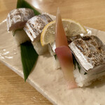 かもめ食堂 - タチウオの押し寿司