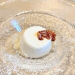 La Brianza - いつもはお口直しで登場するレモンとセージのソルベがパンナコッタと登場。ドライフルーツのブランデー漬けも香り風味良くて組み合わせ素晴らしい☆