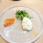 La Brianza - 黒トリュフ入りブッラータチーズと自家製カラスミ天日干し7日目。ブッラータチーズの中のトリュフがかなりちゃんと香ってすごい☆ カラスミが1週間前よりコクが出ていてわぁ〜って嬉しくなりました♡