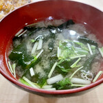 武蔵坊 弁慶 - ワカメと三つ葉の味噌汁