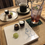Kinachick no Mori - 赤色が綺麗なザクロ酢ソーダ