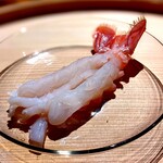 温石 - レアの焼きしゃぶ。尻尾をつまんで持ちあげて、皆でペロリといただきます。パラダイス♡