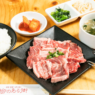 Lunch starts from super cheap one coin! Of course, authentic Yakiniku (Grilled meat) is also cheap♪