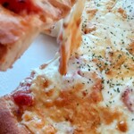 イタリアンレストラン トリコローレ - モッツァレラとトマトのピッツァのアップ
