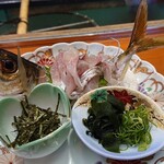 浜味館あたご - あじめし膳の活け鯵