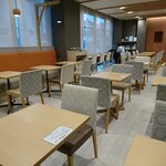 コンフォートライブラリーカフェ - 店内広々。人が少なくのんびり出来ます