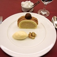 The Arts Fusion - ケーキセット(マロンロールケーキ)(７９０円)。