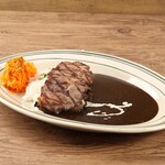 Rich demi-glace curry rice with grilled beef