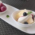 デザートの盛り合わせ