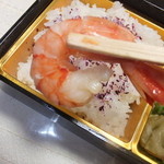 Shinshintei - 日替わり弁当　やまぼうし　１２６０円のおかず　海老　【　２０１２年１２月　】