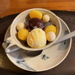 延 - 栗の入ったあんみつ。お皿もお洒落