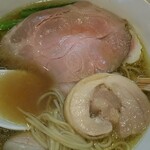 中華そば 深緑 - 肩ロースチャーシュー、知床鶏ももチャーシュー アップ 