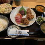 Shunsenya Isari - 刺身と鶏の唐揚げ定食 950円