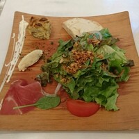EX marunouchi - 前菜盛り合わせ  
                    生ハム、マッシュポテト、キノコのオムレツ、グリーンサラダ、フォカッチャ