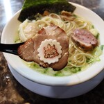 自家製麺 ら～めん かり屋 - 鮮やかになりました。