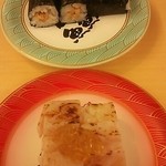 魚魚丸 - 納豆巻き(126円)と三河ふぐの炙り押し寿司(189円)(201212)