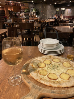 PIZZA&WINE WINEHALL GLAMOUR - 