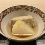 道人 - 淀大根(サッと蒸しただけ)
      富田林の海老芋