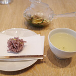 山本山 ふじヱ茶房 - 季節のお茶 林檎茶(1700円) 和菓子は日本橋 長門のまちあかり