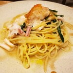 Tsuchi 農園野菜とチーズ料理 - 旬のヤリイカと春菊のみぞれ風スパゲッティ