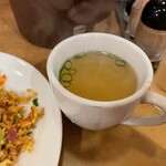 南海飯店 - ピリ辛焼飯のスープ