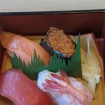 Washoku Resutoran Tonden - 握り寿司