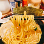 Yokohama Iekei Ramen Fukagawa-Ya - 醤油豚骨ラーメン　麺リフト