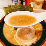 Yokohama Iekei Ramen Fukagawa-Ya - 醤油豚骨ラーメン　スープリフト