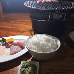 満味 - 盛り上がる白飯