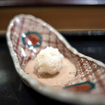 鮨みなと - 皮剥肝にシャリ添え