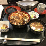 天ぷら 天源 - ①野菜天丼、小鉢(煮穴子)、味噌汁、お新香