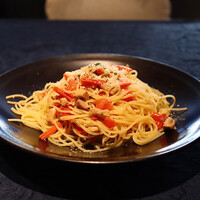 ボーン グランデ アリア - グリルした阿波鶏モモ肉と金時人参と
                    フレッシュトマトの白ワインソース スパゲッティー