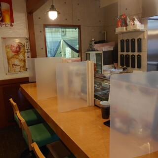 広々カウンター席！
ひとり呑みもバッチリ！