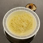 茶禅華 - 清湯麺(チンタンメン)　鶏の澄ましスープを使ったシンプルな汁そば　自家製XO醤