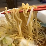 Yokohama Gyouzaken - 魚介醤油らーめんの麺